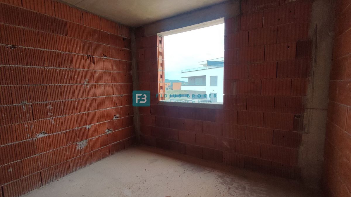 VODICE, novogradnja, 1. nadstropje, 2 spalnici, terasa, shramba