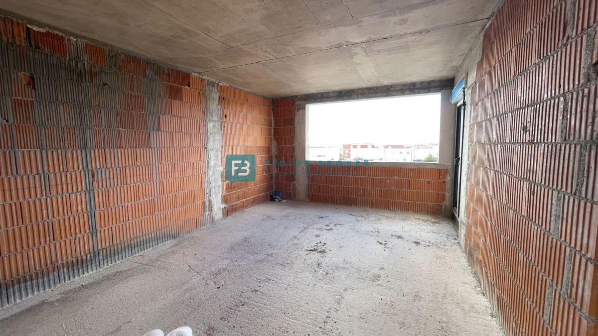 VODICE, novogradnja, 1. nadstropje, 2 spalnici, terasa, shramba