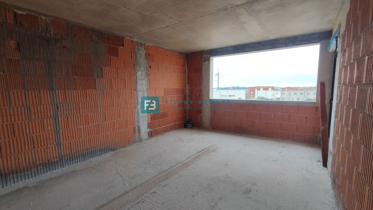 VODICE, novogradnja, 1. nadstropje, 2 spalnici, terasa, shramba