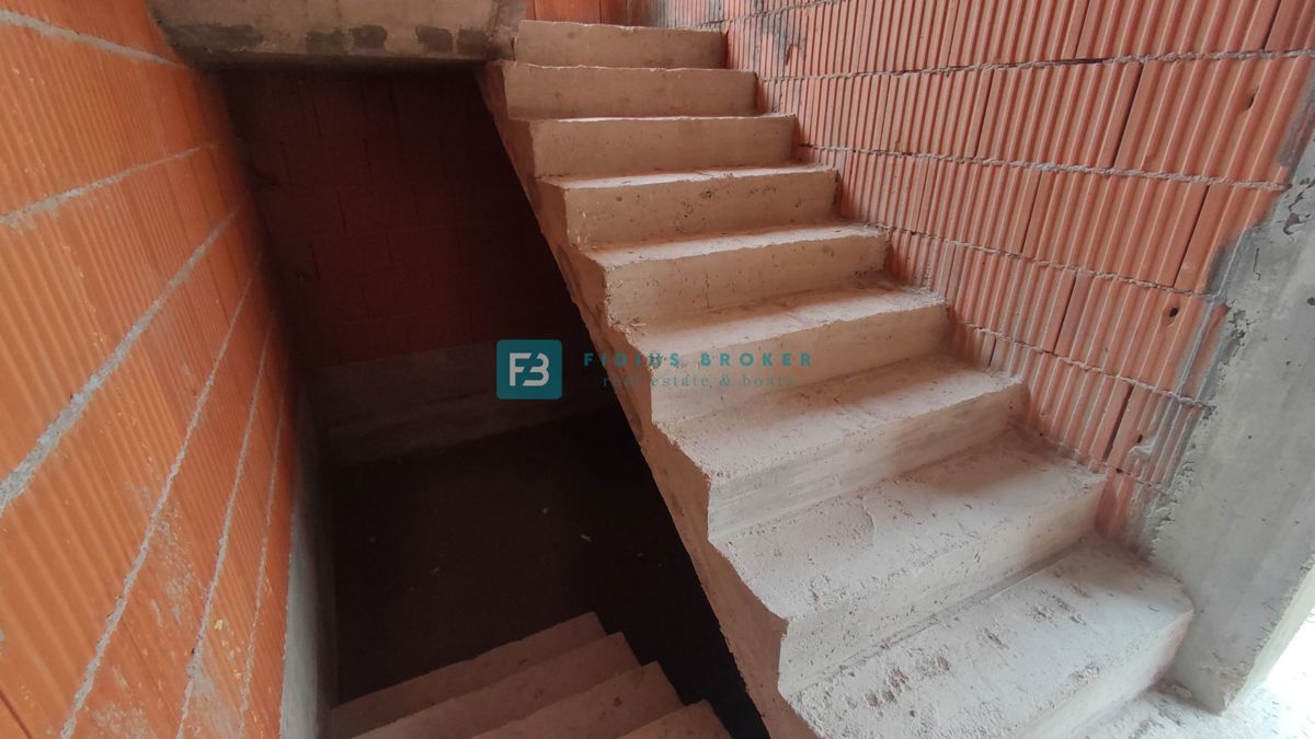 VODICE, novogradnja, 1. nadstropje, 2 spalnici, terasa, shramba