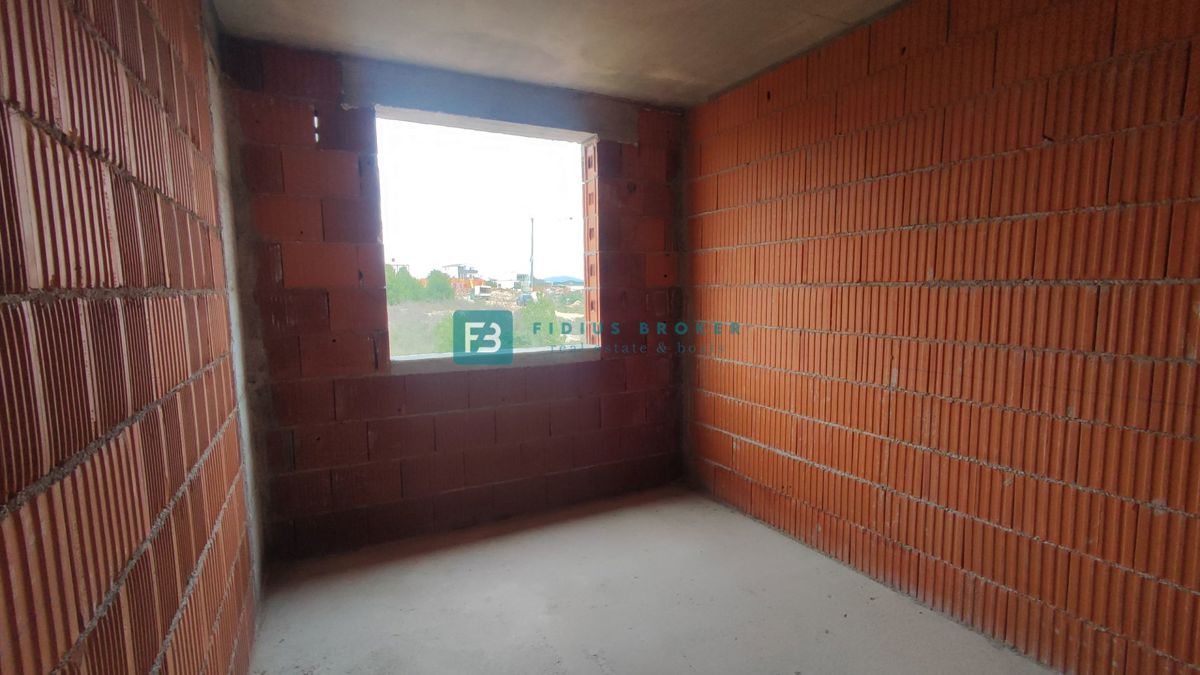 VODICE, novogradnja, 1. nadstropje, 2 spalnici, terasa, shramba