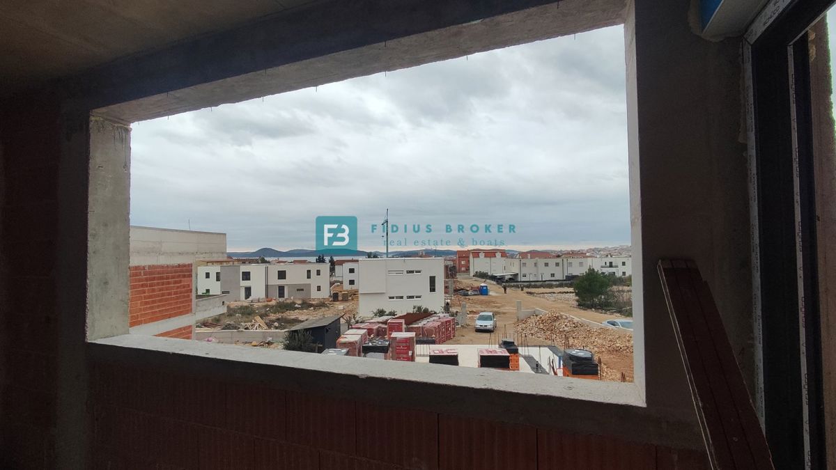 VODICE, novogradnja, 1. nadstropje, 2 spalnici, terasa, shramba