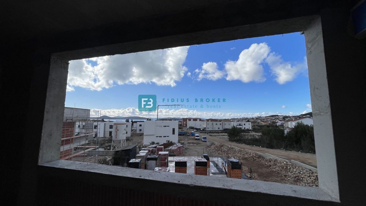 VODICE, novogradnja, 1. nadstropje, 2 spalnici, terasa, shramba