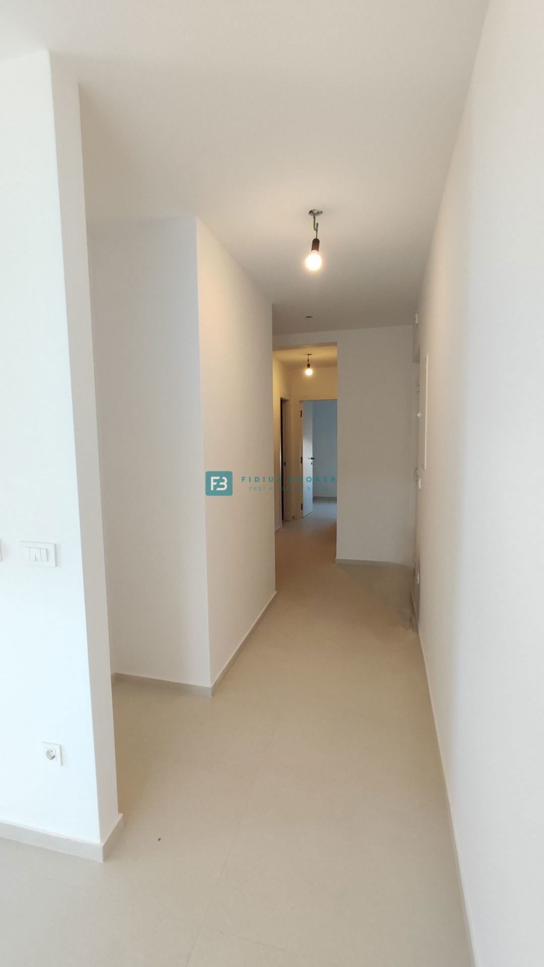 VODICE, novo, dokončano, 350 m od plaže, pogled na morje, 3 spalnice, shramba