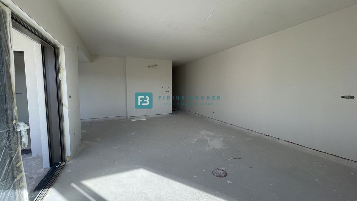 VODICE, novogradnja, 1. nadstropje, pogled na morje, 3 sobe, dvigalo, parkirišče, shramba