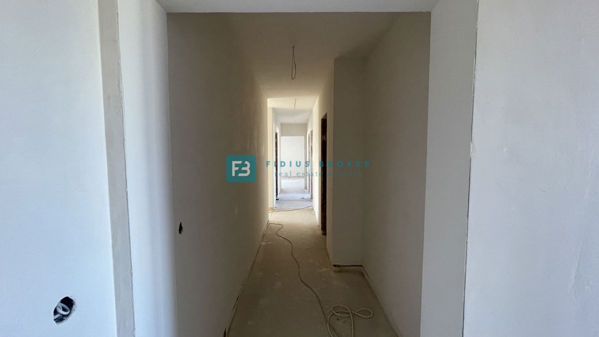 VODICE, novogradnja, 1. nadstropje, pogled na morje, 3 sobe, dvigalo, parkirišče, shramba