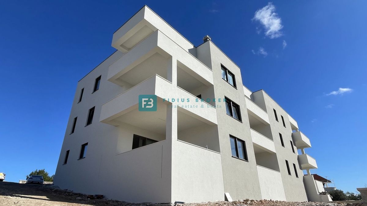 VODICE, novogradnja, 1. nadstropje, pogled na morje, 3 sobe, dvigalo, parkirišče, shramba