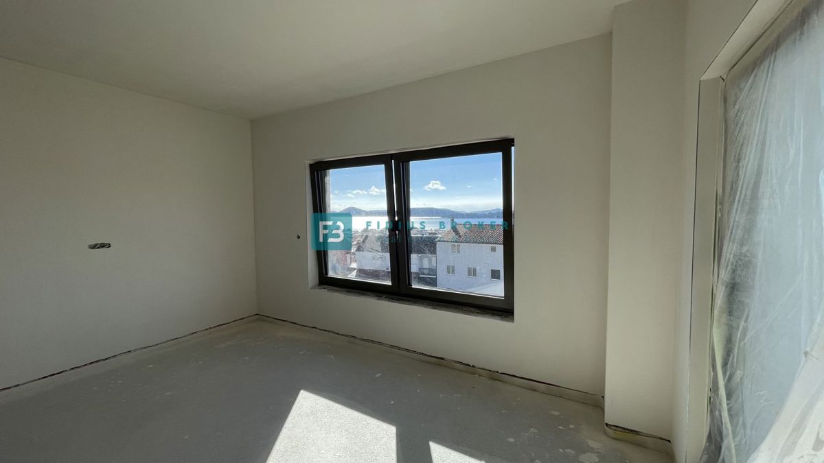 VODICE, novogradnja, 1. nadstropje, pogled na morje, 3 sobe, dvigalo, parkirišče, shramba