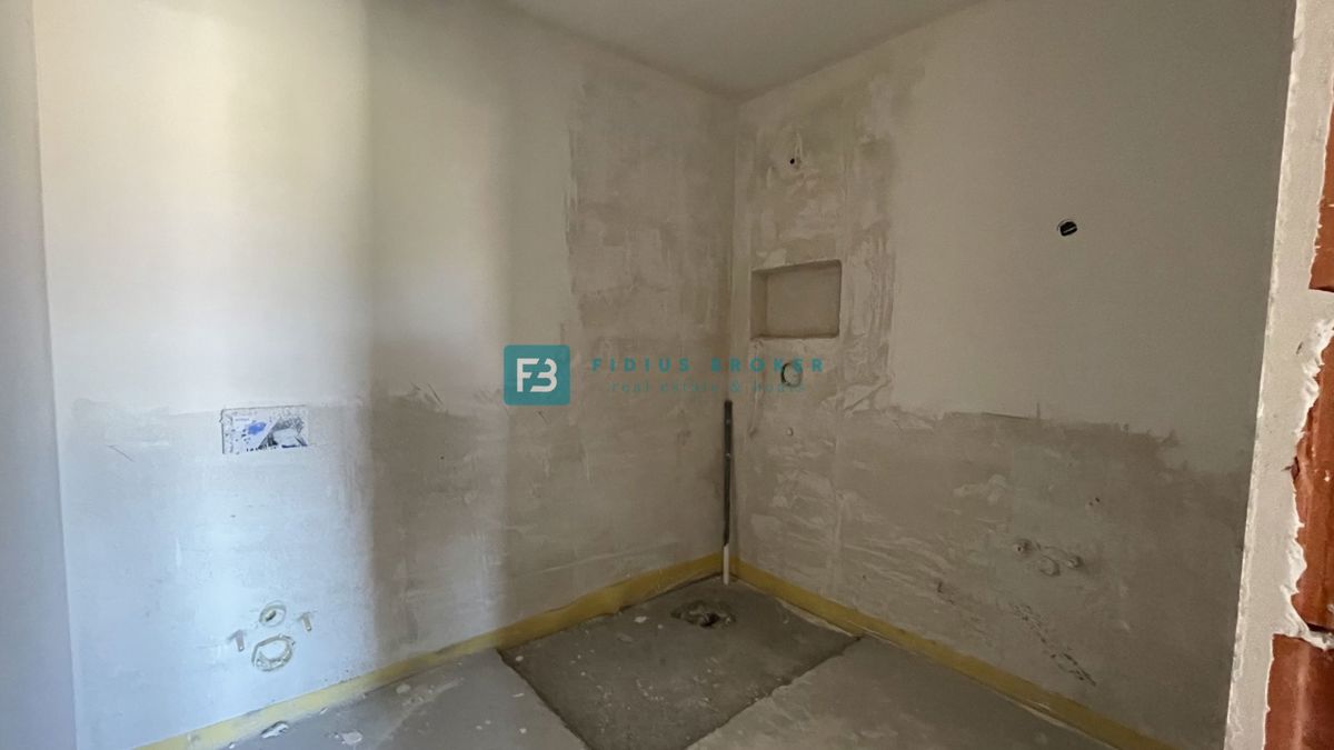 VODICE, novogradnja, 1. nadstropje, pogled na morje, 3 sobe, dvigalo, parkirišče, shramba