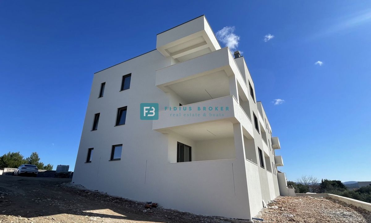 VODICE, novogradnja, 1. nadstropje, pogled na morje, 3 sobe, dvigalo, parkirišče, shramba