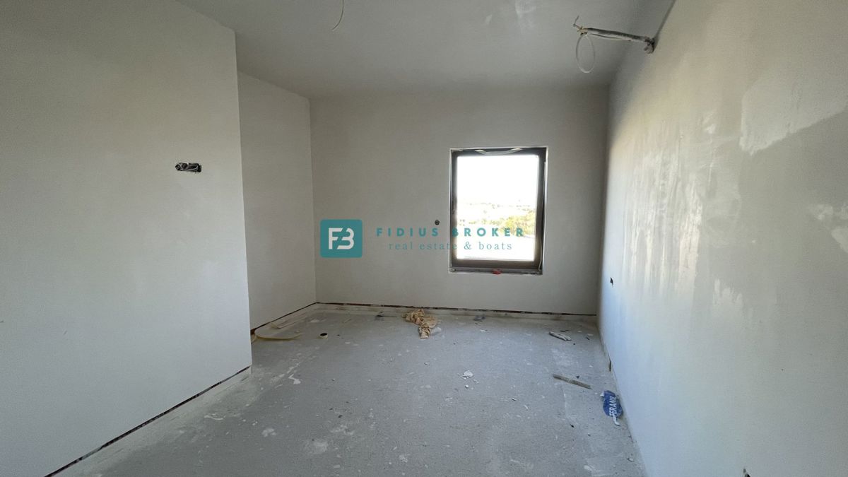 VODICE, novogradnja, 1. nadstropje, pogled na morje, 3 sobe, dvigalo, parkirišče, shramba