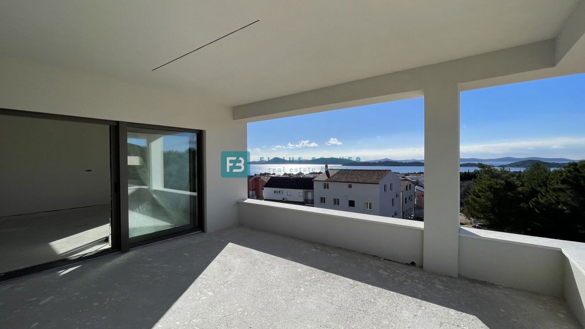 VODICE, novogradnja, 1. nadstropje, pogled na morje, 3 sobe, dvigalo, parkirišče, shramba