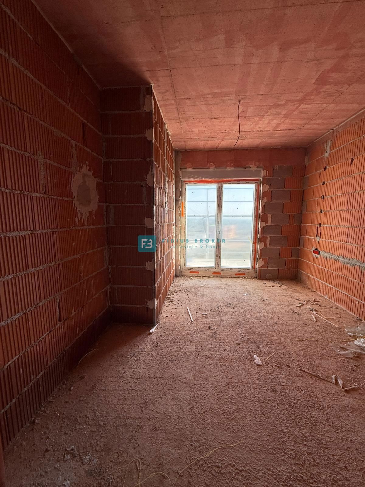 VODICE, novogradnja, 2. nadstropje, pogled na morje, 3 spalnice, 2 parkirni mesti