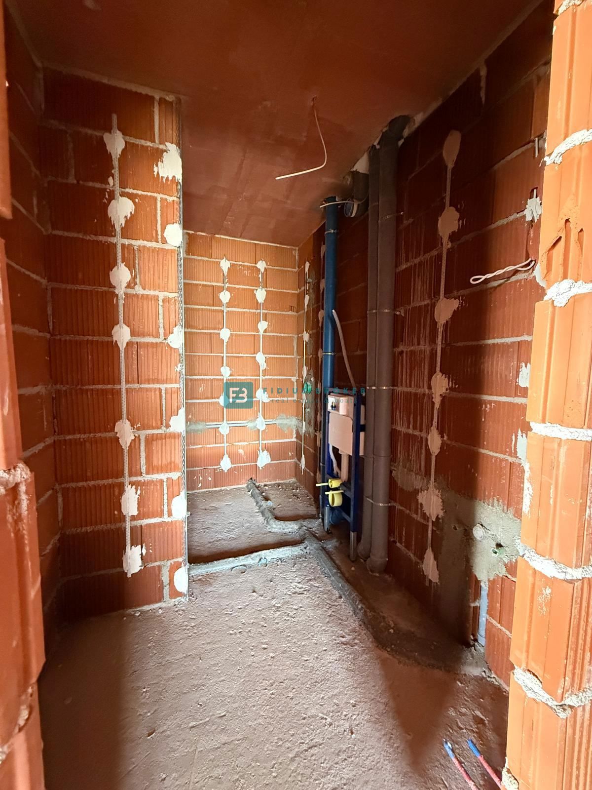 VODICE, novogradnja, 2. nadstropje, pogled na morje, 3 spalnice, 2 parkirni mesti