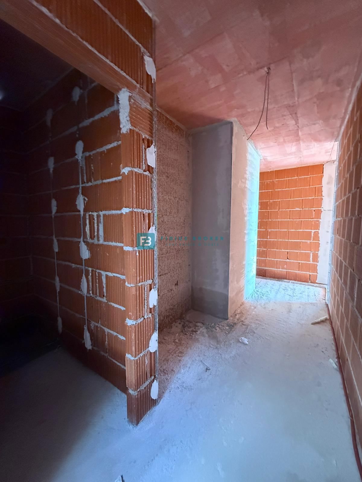 VODICE, novogradnja, 2. nadstropje, pogled na morje, 3 spalnice, 2 parkirni mesti