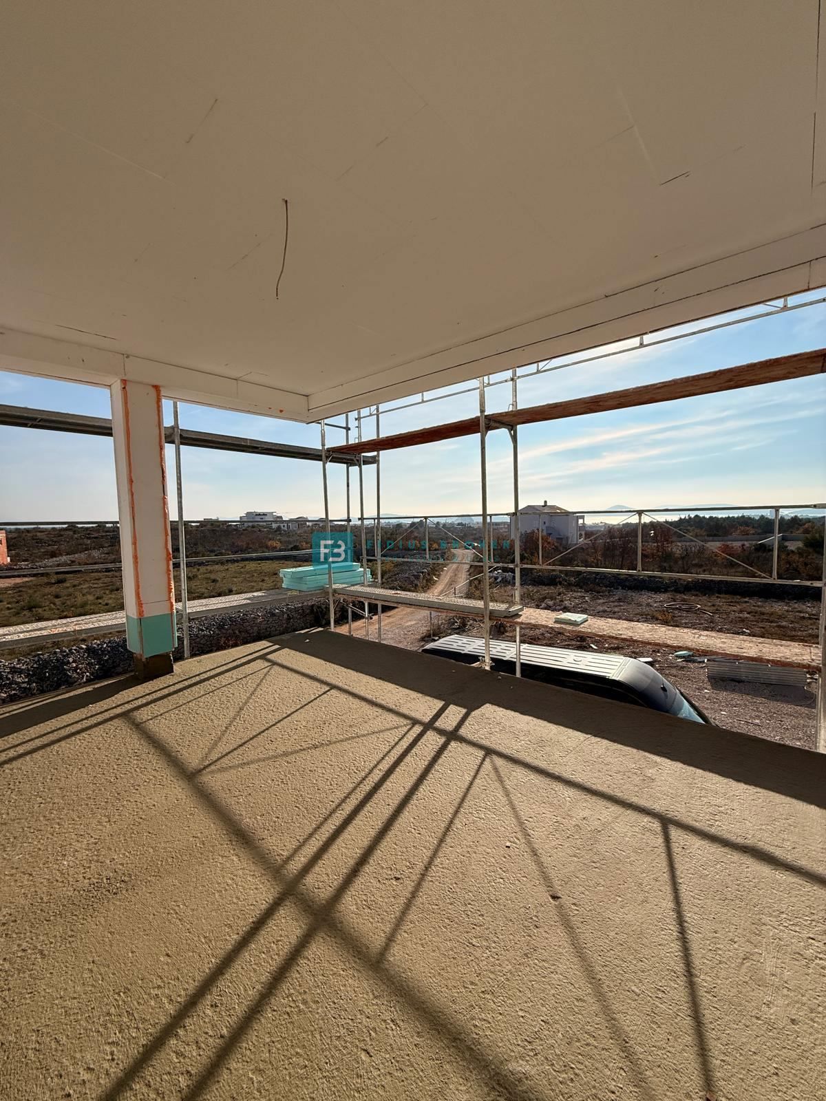 VODICE, novogradnja, 2. nadstropje, pogled na morje, 3 spalnice, 2 parkirni mesti