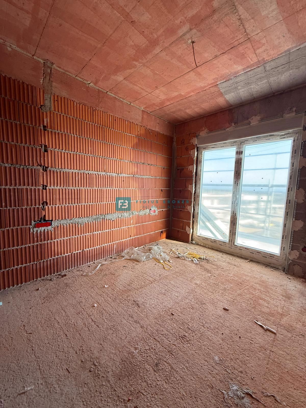 VODICE, novogradnja, 2. nadstropje, pogled na morje, 3 spalnice, 2 parkirni mesti