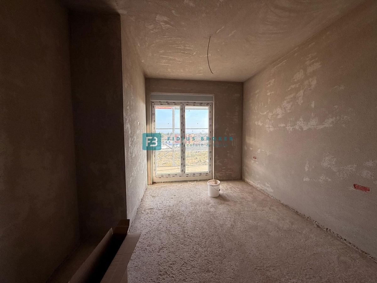 VODICE, novogradnja, 1. nadstropje, pogled na morje, 3 spalnice, 2 parkirni mesti