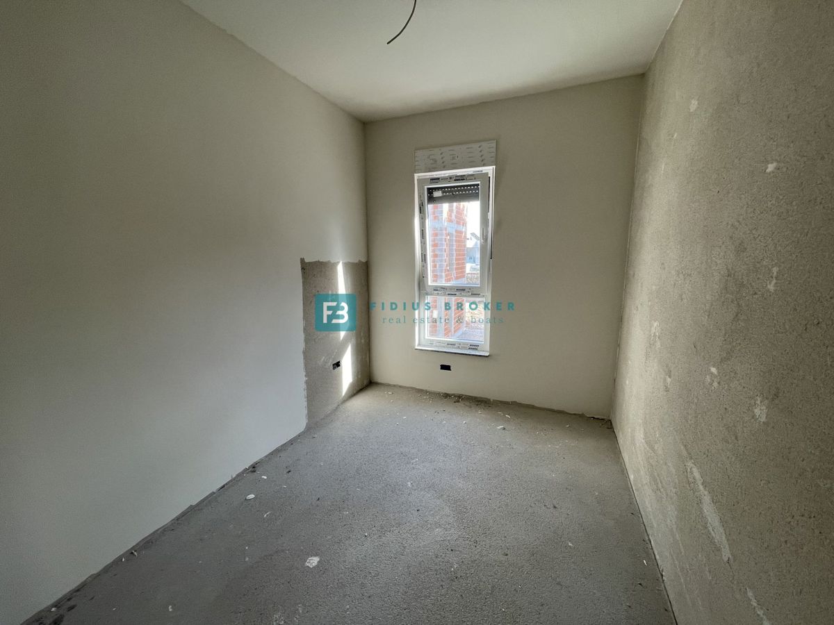 VODICE - SRIMA, novogradnja, top lokacija, 300 m od morja, 3sob