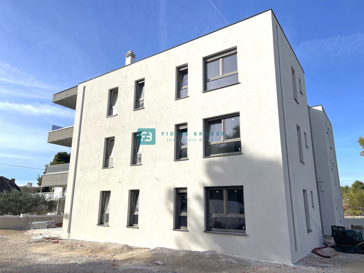 VODICE - SRIMA, novogradnja, top lokacija, 300 m od morja, 3sob