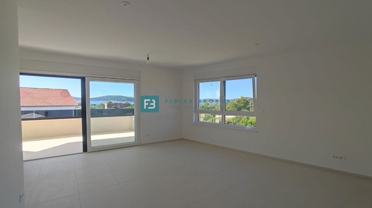 VODICE, novogradnja, moderno stanovanje, 1. nadstropje, 400 m od plaže