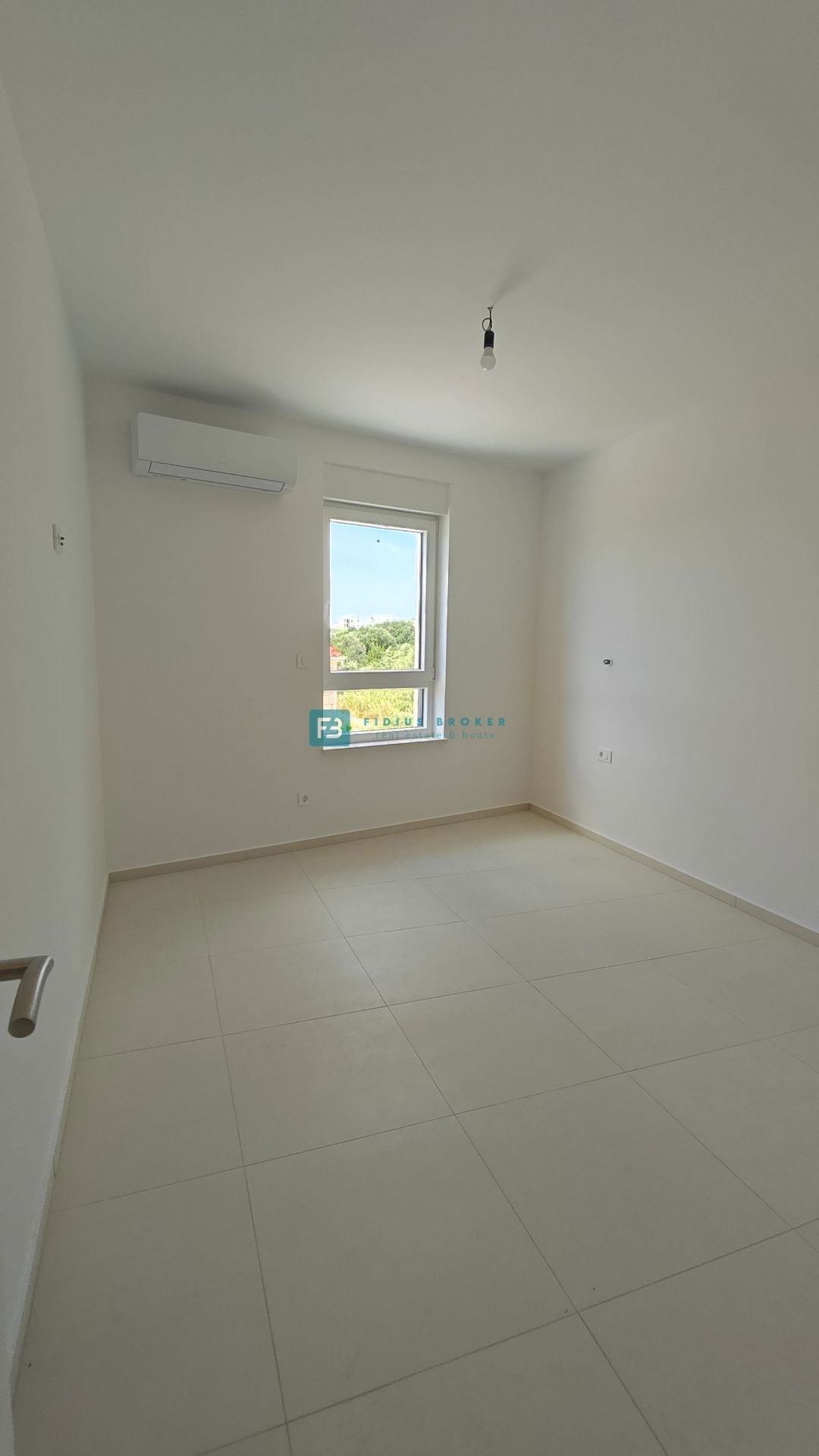 VODICE, novogradnja, moderno stanovanje, 1. nadstropje, 400 m od plaže