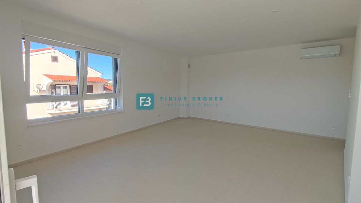 VODICE, novogradnja, moderno stanovanje, 1. nadstropje, 400 m od plaže