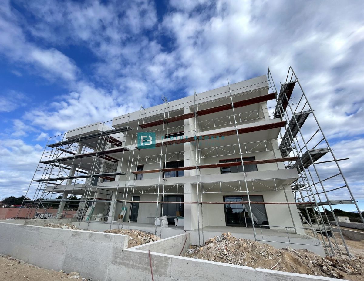 VODICE, novogradnja, 2. nadstropje, pogled na morje, 3 spalnice, 2 parkirni mesti