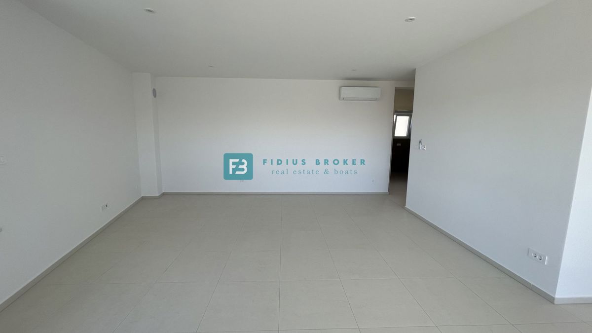 VODICE, novogradnja, moderno stanovanje, 1. nadstropje, 400 m od plaže