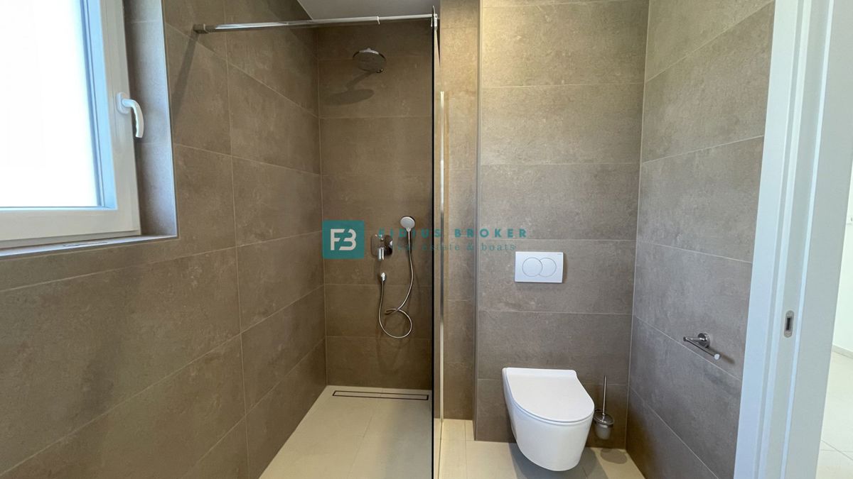 VODICE, novogradnja, moderno stanovanje, 1. nadstropje, 400 m od plaže