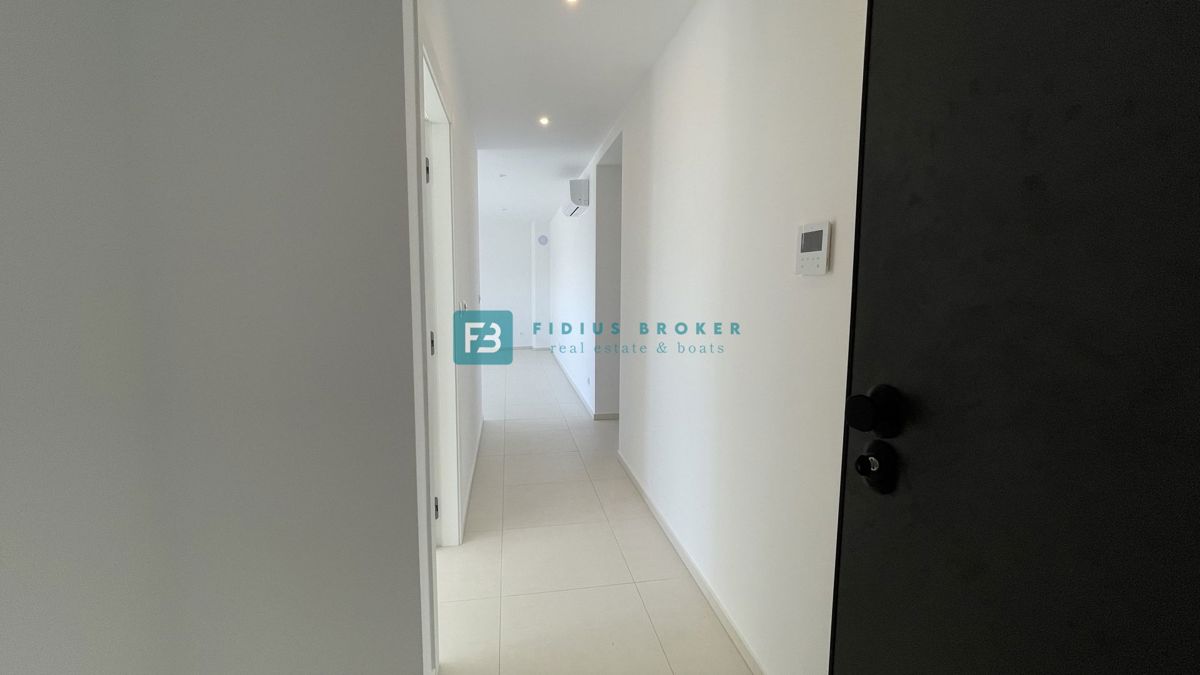 VODICE, novogradnja, moderno stanovanje, 1. nadstropje, 400 m od plaže