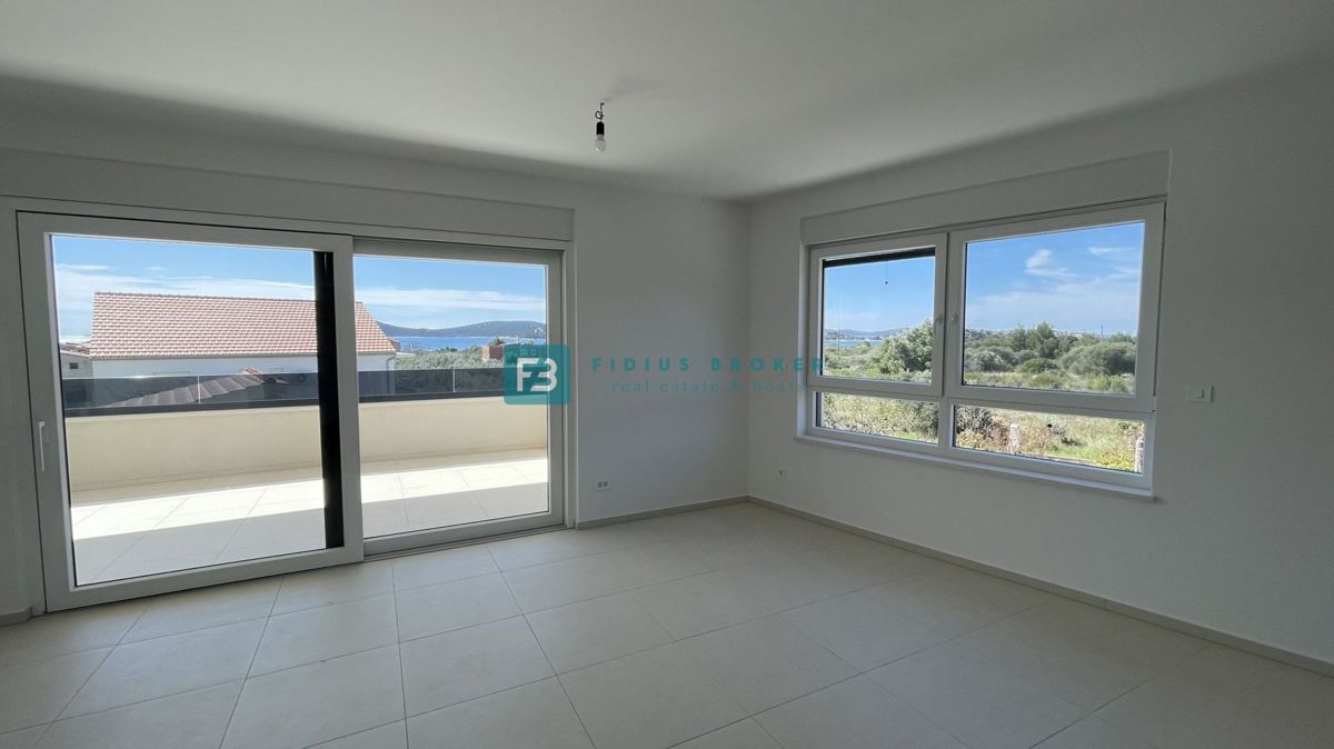 VODICE, novogradnja, moderno stanovanje, 1. nadstropje, 400 m od plaže