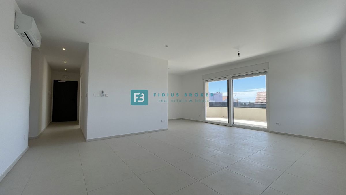 VODICE, novogradnja, moderno stanovanje, 1. nadstropje, 400 m od plaže