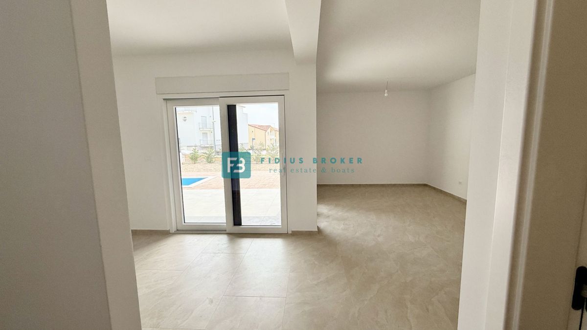 VODICE, novo, hiša z dvema stanovanjemaa, panoramski pogled na morje, bazen, vrt