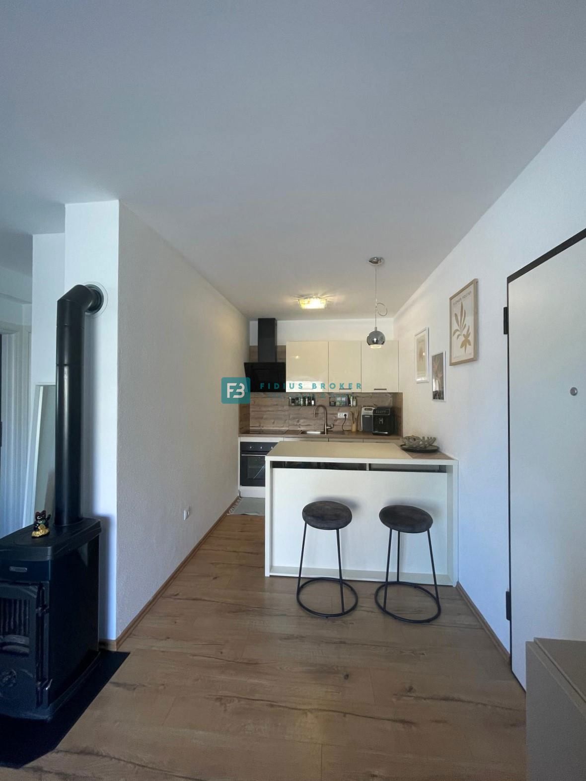 VODICE, opremljeno stanovanje, 2 spalnici, shramba, mirna lokacija