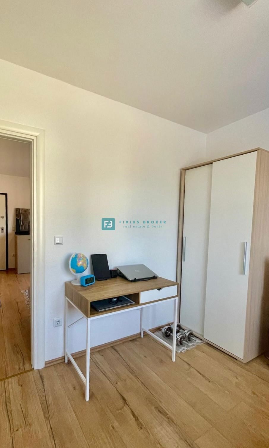 VODICE, opremljeno stanovanje, 2 spalnici, shramba, mirna lokacija