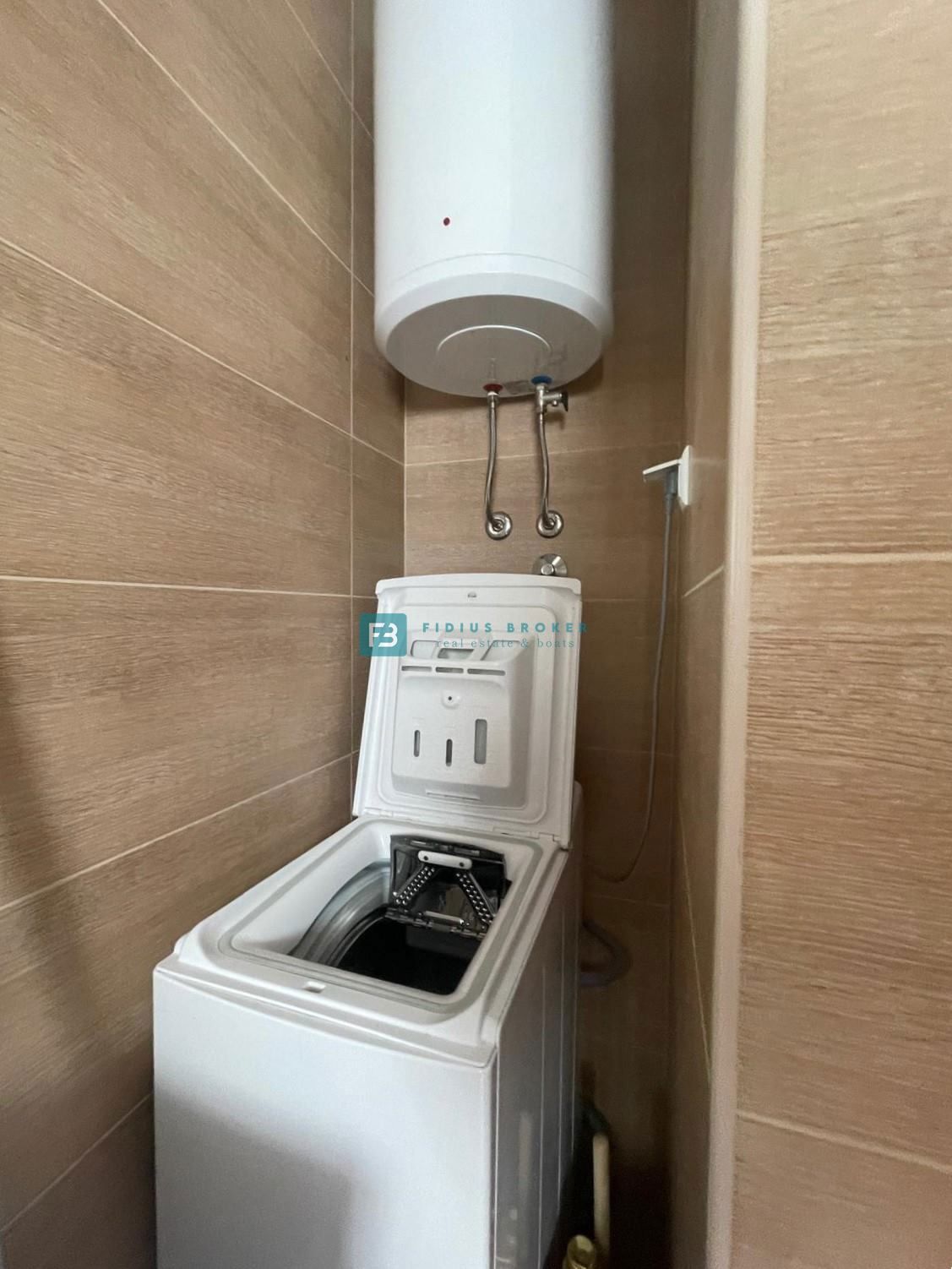 VODICE, opremljeno stanovanje, 2 spalnici, shramba, mirna lokacija