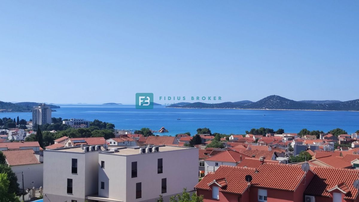 VODICE, novogradnja, 2. nadstropje, panoramski pogled na morje, 3 sobe, dvigalo, parkirišče, shramba