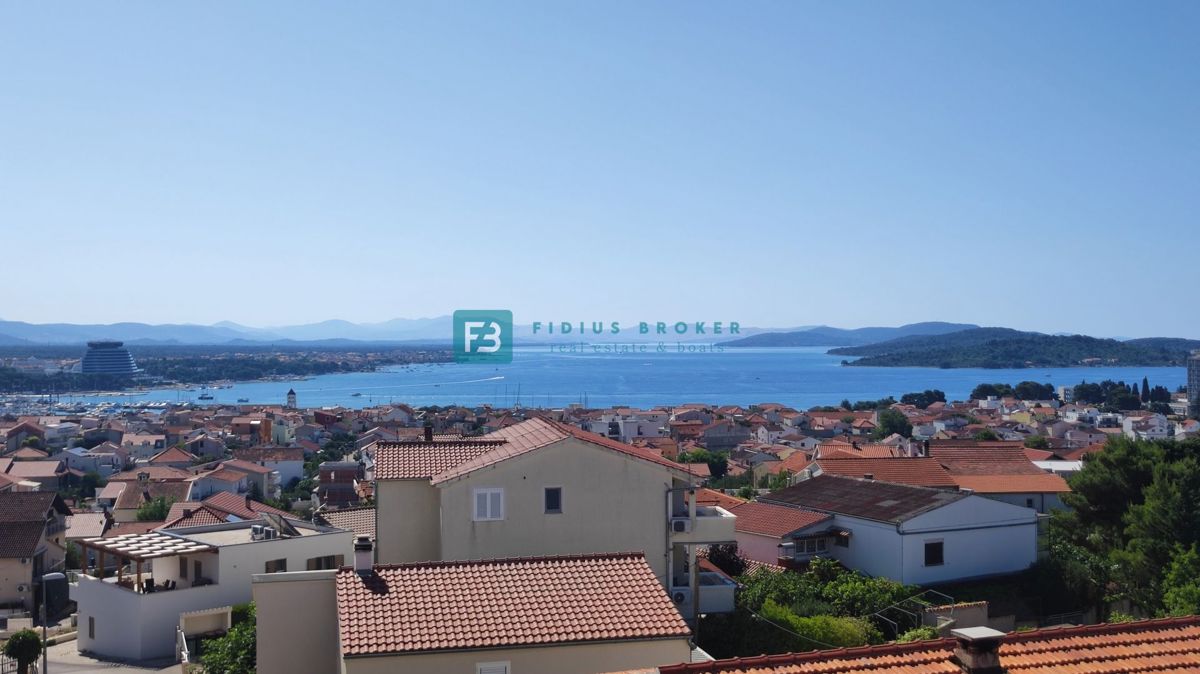VODICE, novogradnja, 2. nadstropje, panoramski pogled na morje, 3 sobe, dvigalo, parkirišče, shramba
