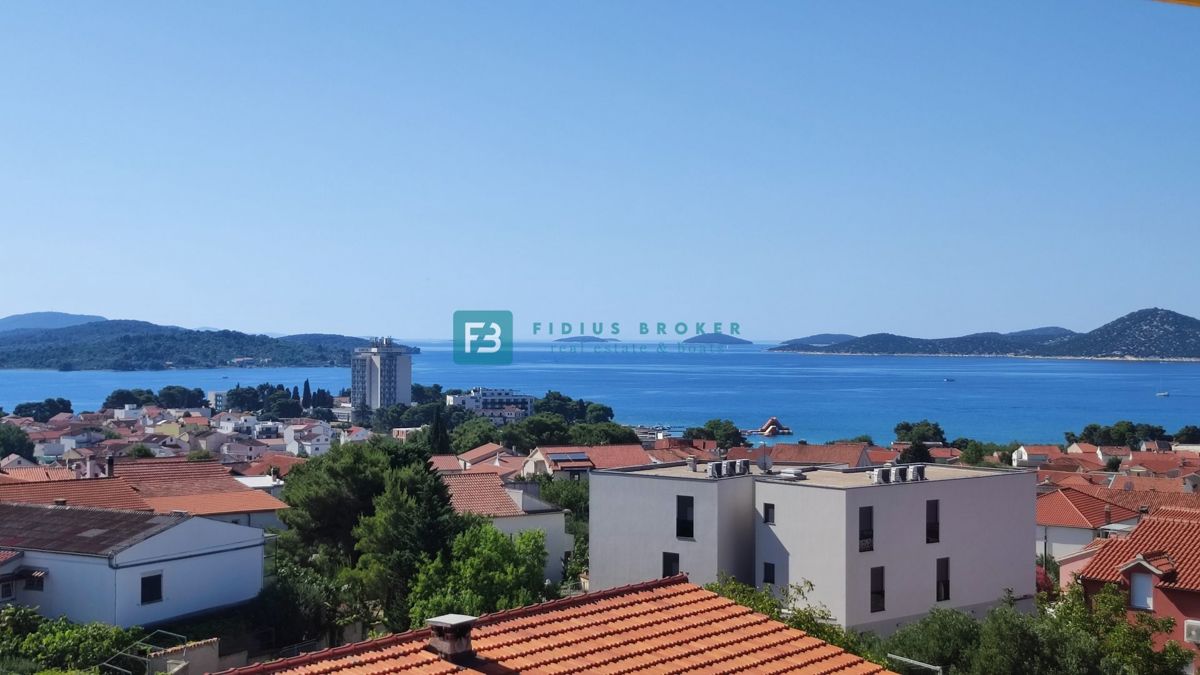 VODICE, novogradnja, 2. nadstropje, panoramski pogled na morje, 3 sobe, dvigalo, parkirišče, shramba