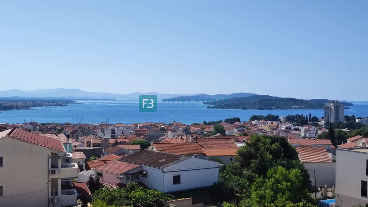 VODICE, novogradnja, 2. nadstropje, panoramski pogled na morje, 3 sobe, dvigalo, parkirišče, shramba