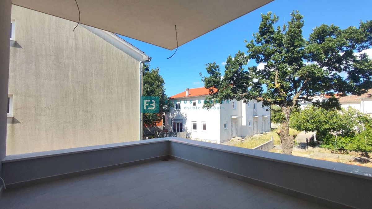 VODICE, novogradnja, 1. nad., terasa, mirna okolica