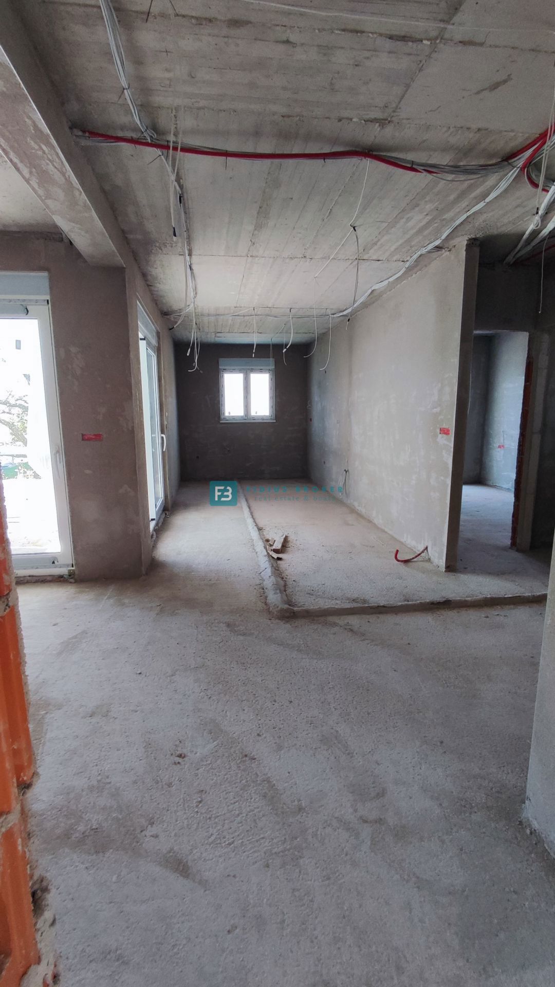 VODICE, novogradnja, 1. nad., terasa, mirna okolica
