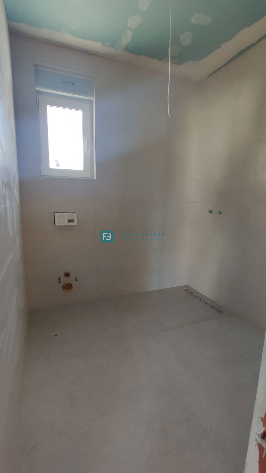 VODICE, novogradnja, 1. nad., terasa, mirna okolica