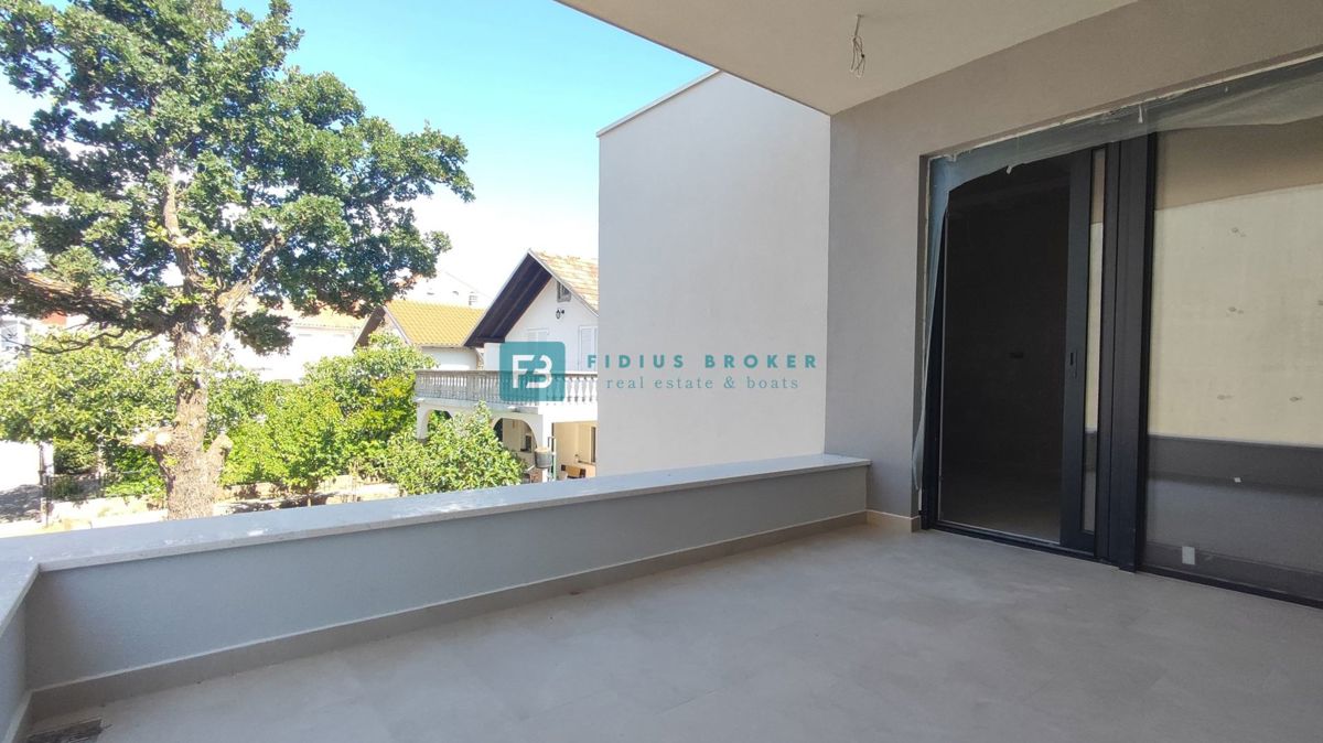 VODICE, novogradnja, 1. nad., terasa, mirna okolica