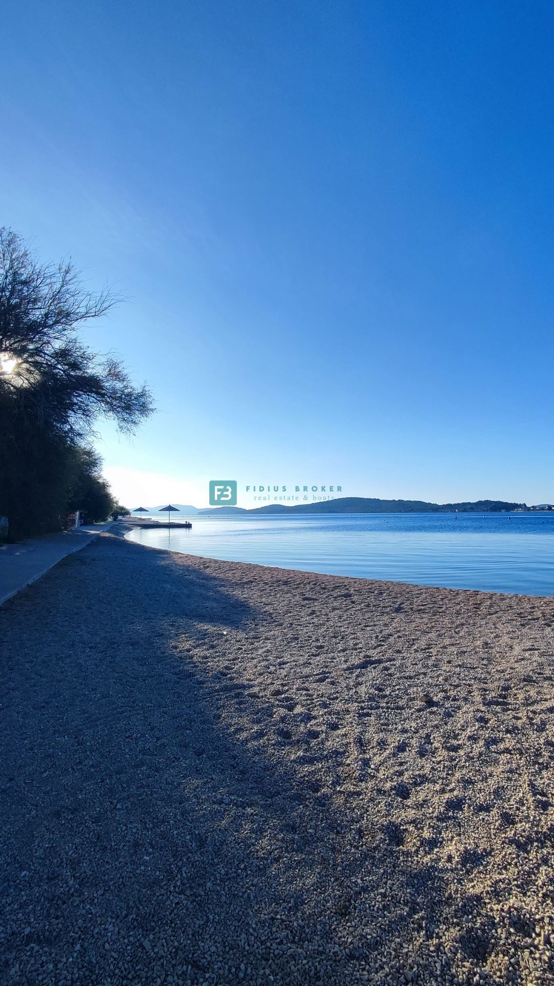 SRIMA, top lokacija, 75 m od plaže, pogled na more, terasa