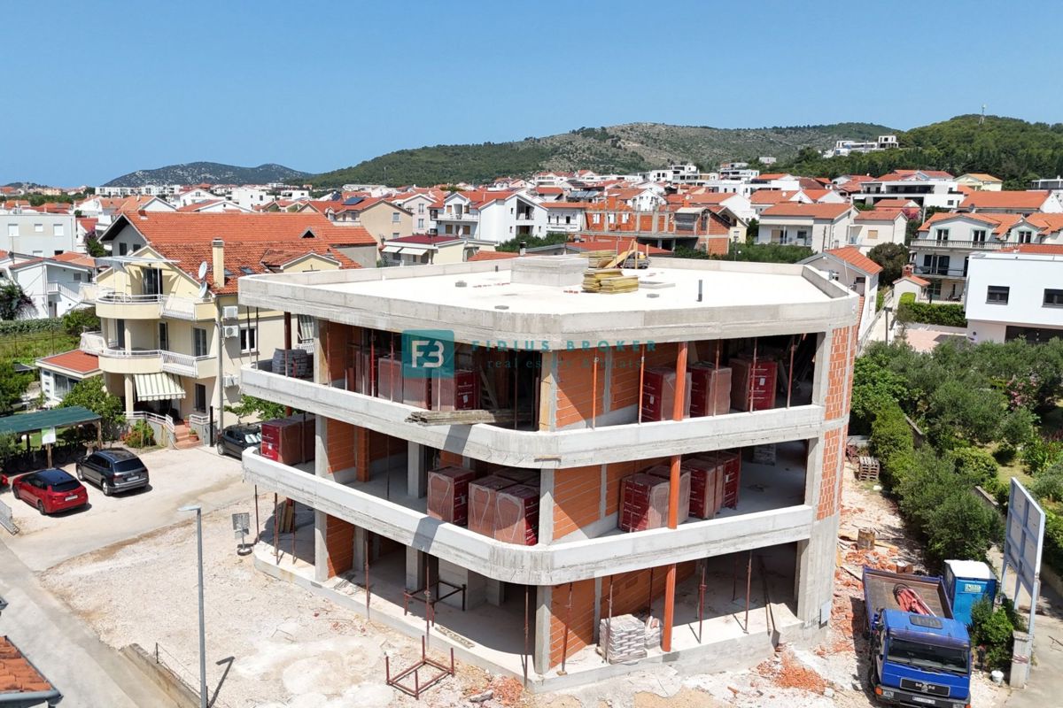 VODICE, novo, luksuzno stanovanje, vrhunska lokacija, 50 m do plaže, 1. nadstropje, terasa, dvigalo