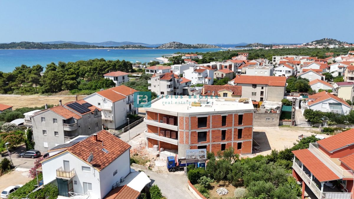 VODICE, novo, luksuzno stanovanje, vrhunska lokacija, 50 m do plaže, 1. nadstropje, terasa, dvigalo