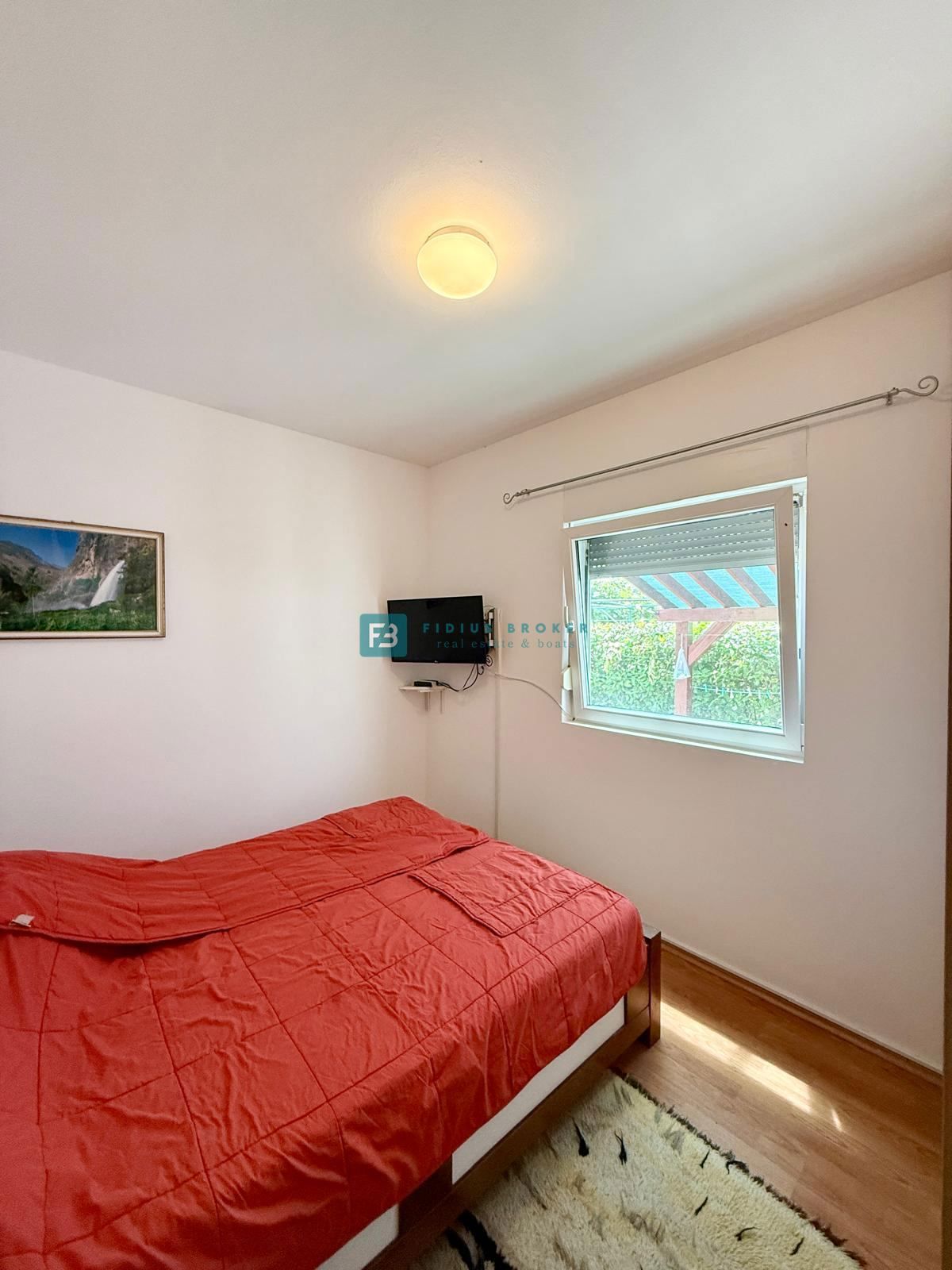 SRIMA, vrhunska lokacija, 330 m od plaže, opremljeno stanovanje, vrt 84 m2