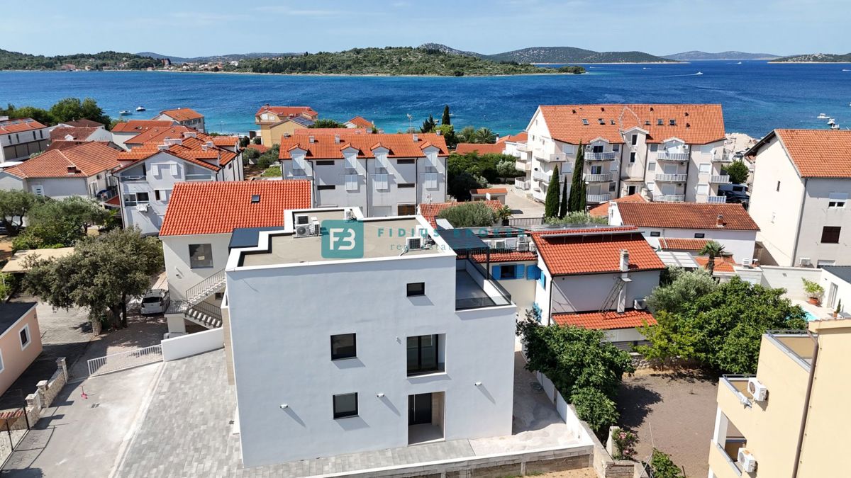 SRIMA, nova, dvojček, 300 m do plaže, pogled na morje, S1
